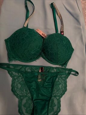 PINK Victoria's Secret Emerald Green Lace Push-Up Bra & Lace Brief Set